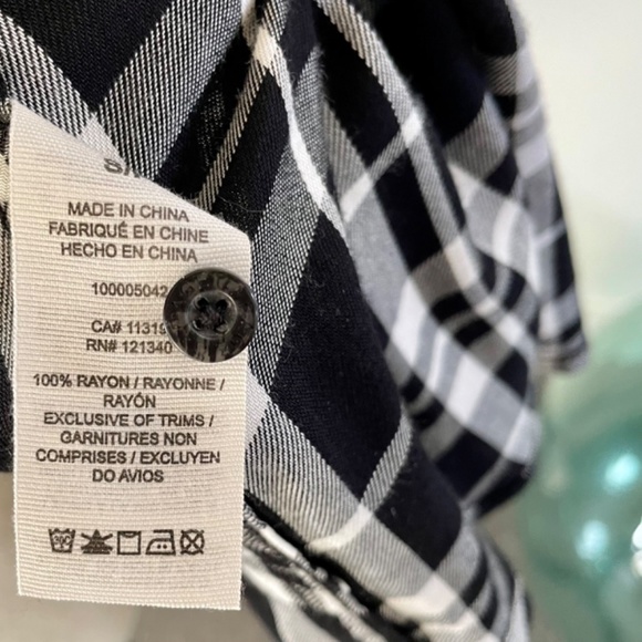 **SOLD** Lightweight boyfriend black & white plaid shirt - Size S - Picture 6 of 6